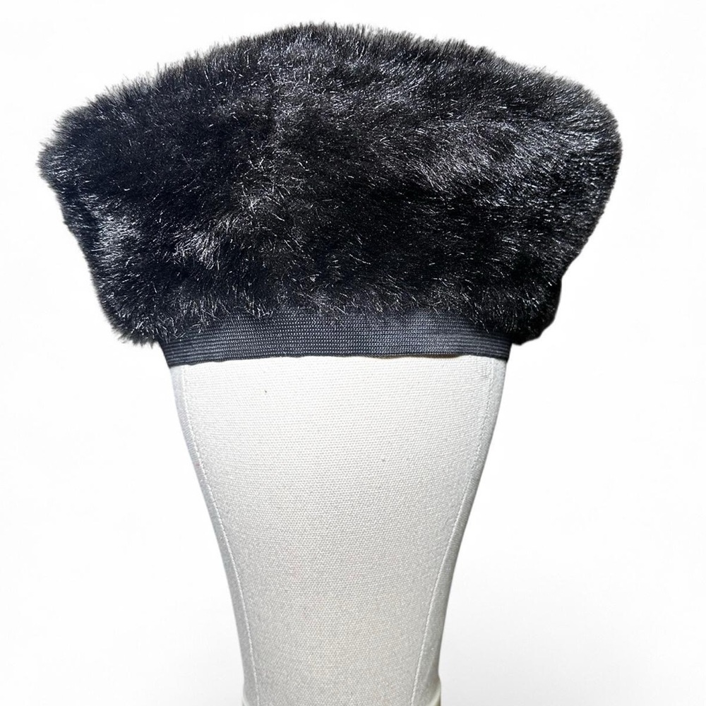 Women’s vintage elegant Black faux fur beret